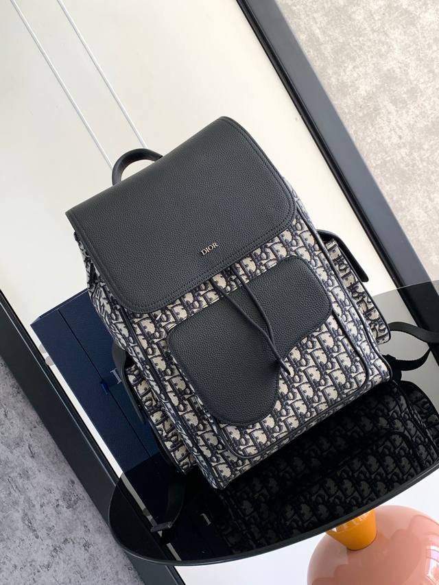 This Saddle backpack features a stylish and original design that reflects the st