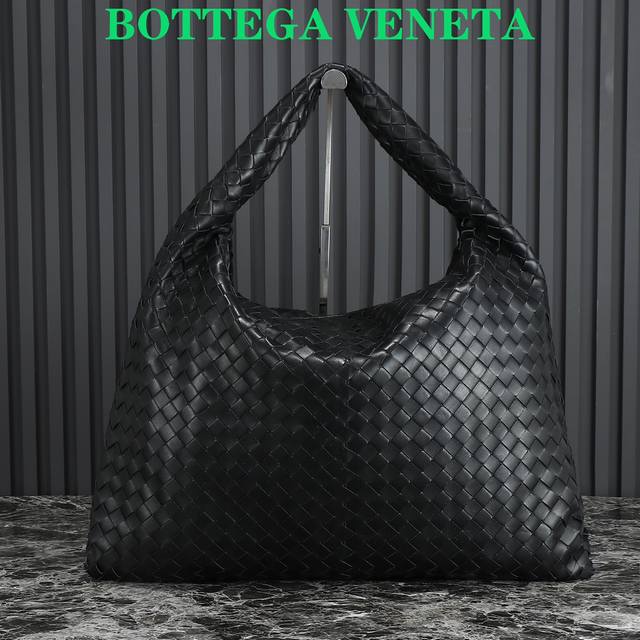 Bv's new Hop large size is so special Bottega Veneta returns to its classic mast