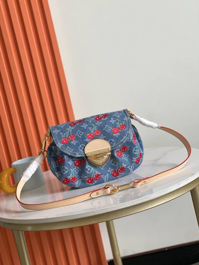 Top Original M13680 Cherry This Sunset bag exudes a relaxed and elegant atmosphe