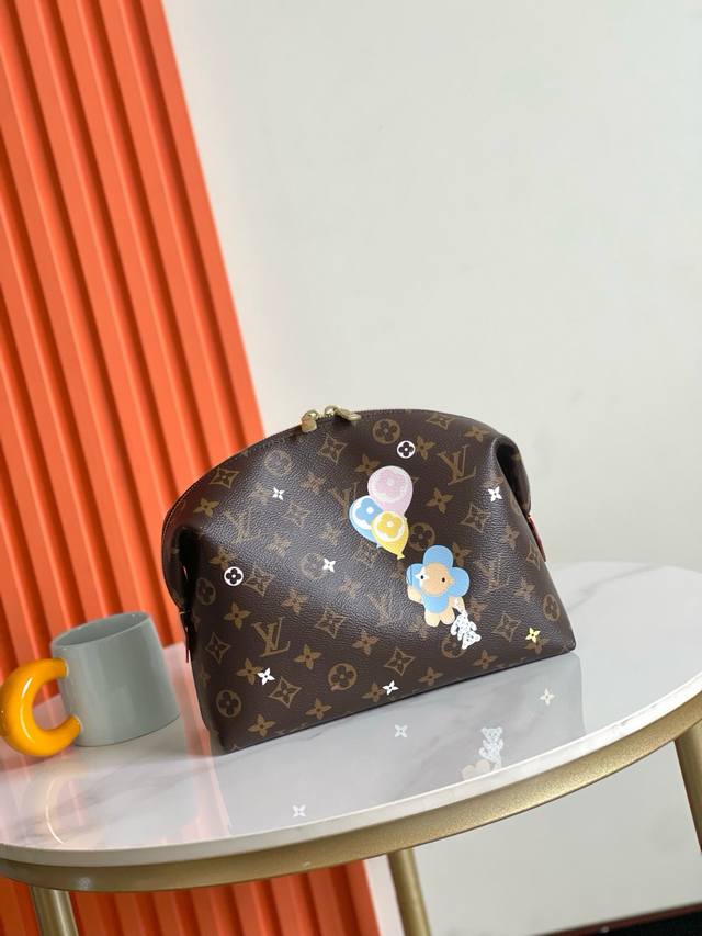 Top original, 163C01 chip, semi-steel hardware, M14891 This large cosmetic bag c