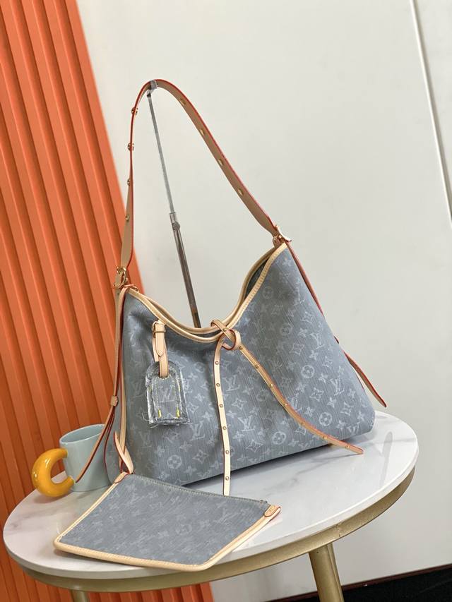 Top original, 163 chip, semi-steel hardware, this medium Carryall handbag makes