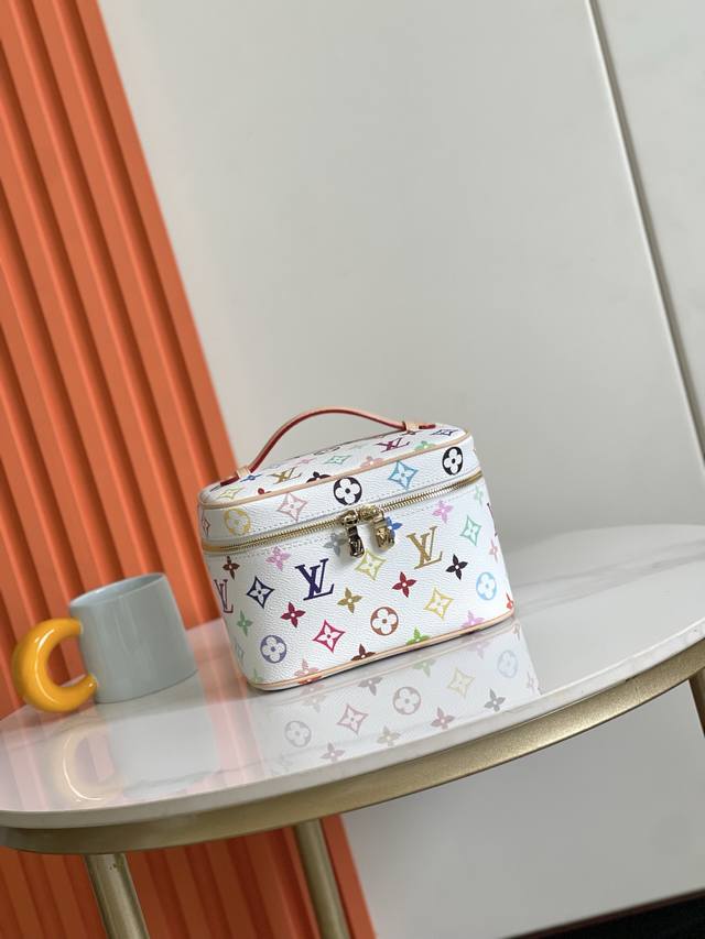 Top original, 163C01 chip, M13747 black and white This Nice Nano cosmetic bag is