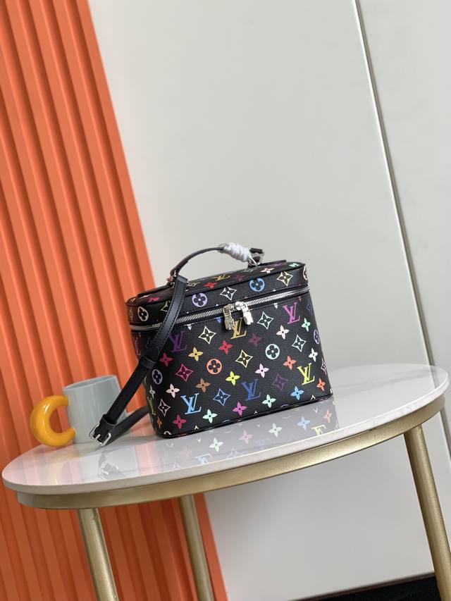 Top original, 163C01 chip, 42263 black and white This Nice Nano cosmetic bag is