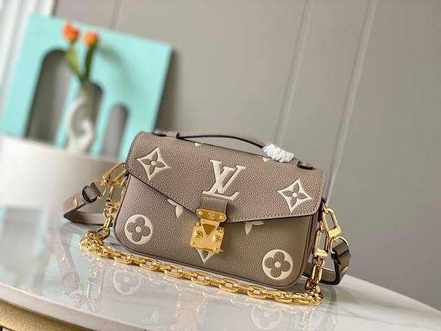 Overseas original 46595 printed two colors. This Pochette M
