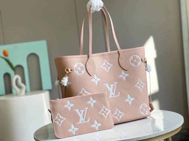 Top Original 46329 This Neverfull Medium Handbag is made of Monogram Empreinte g