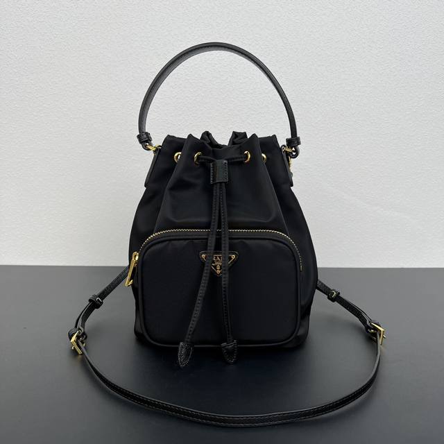 Classic 1Bh038 Original quality Bucket bag Size: 18X23X12