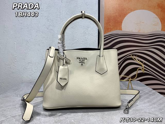 Upgraded large version Prada Prada counter new large version with delicate lyche