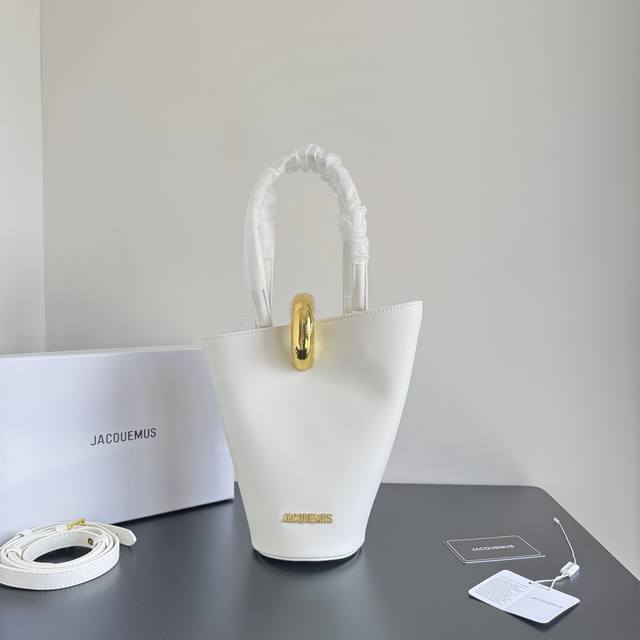 Jacquemus new crossbody bag, can be carried under the arm Style number: 553# Siz