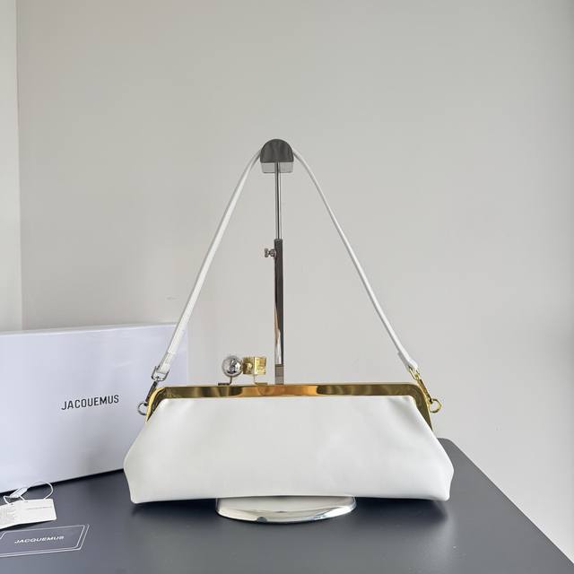 Jacquemus new clutch bag, can be carried under the arm Style No.: 2517# Size: 35