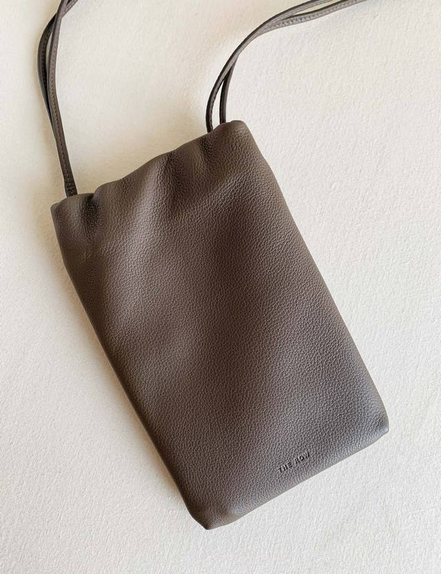The small and exquisite mobile phone bag is really the first choice for spring a