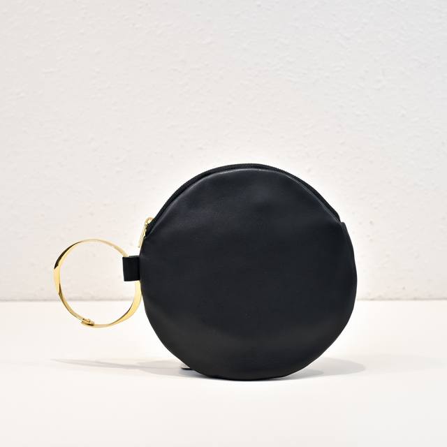 bracelet bag The end of fashion is minimalism~ Material: sheepskin Hardware: pur