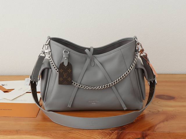 P The top original and enhanced Carryall Cargo small handbag with variable chip
