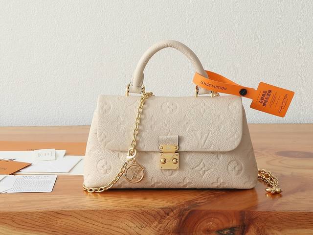 P Variable Chip Version Top Original, Enhanced Nano Madeleine Handbag A miniatur