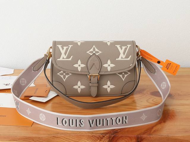 P The top original and enhanced Diane handbag with variable chip version is made