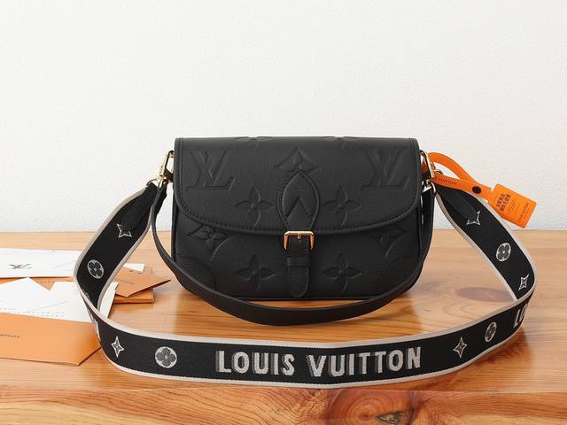 P Variable Chip Edition Top Original, Enhanced Diane Handbag Made from Louis Vui