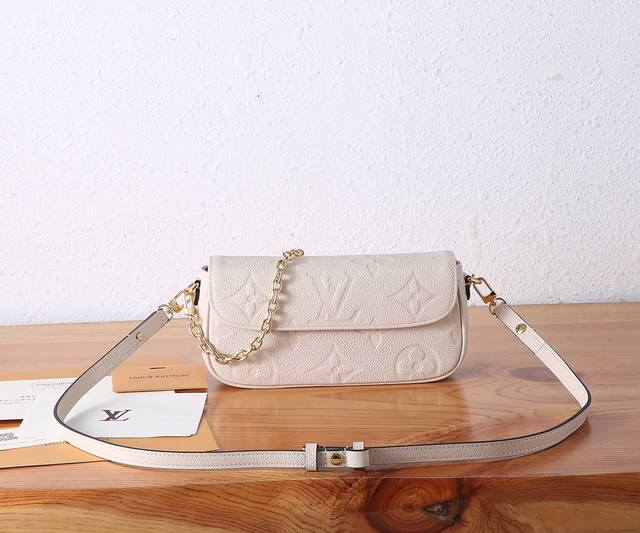 P The top-of-the-line, enhanced version of the Wallet On Chain Ivy is made of Mo