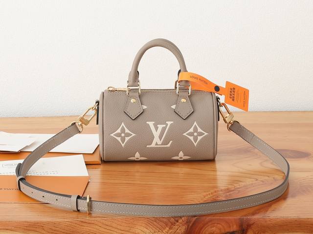 P The top-grade original and enhanced Nano Speedy handbag with a pocket-sized ve