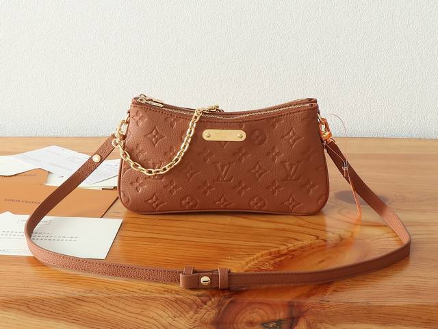 P Chip version of the top original, enhanced version of the Liv Pochette is made
