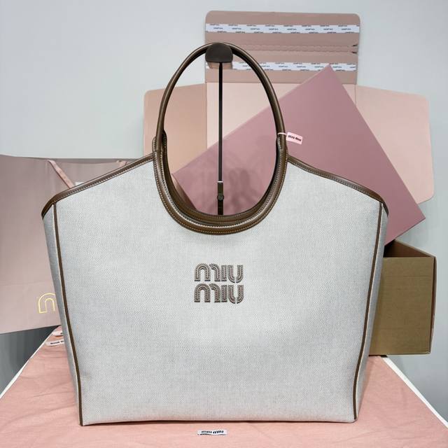 Too big for a gift bag only Premium hardware original leather Lvy leather tote b