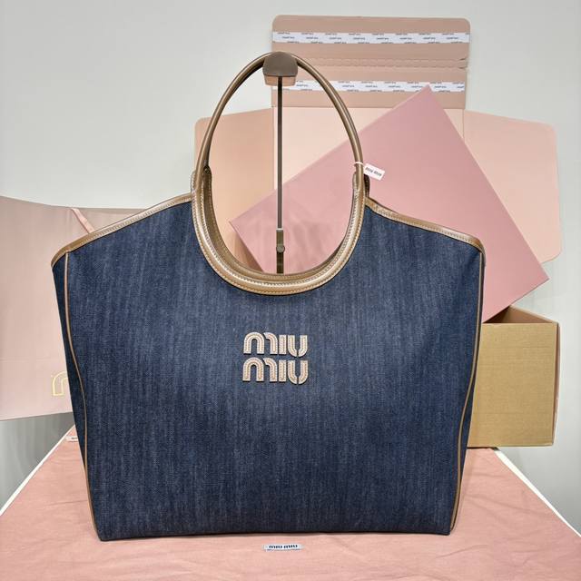 Too big for a gift bag only Premium hardware original leather Lvy leather tote b