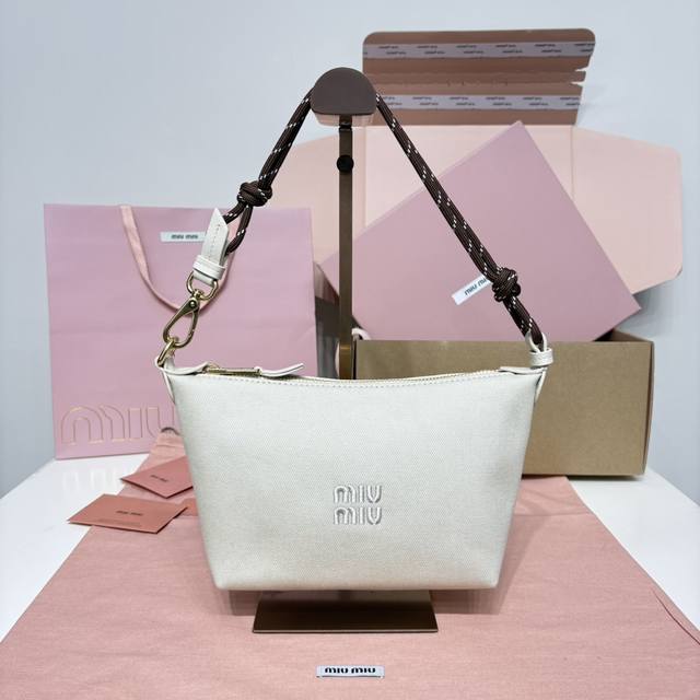 Miu's new canvas lunch box bag canvas white is made of twill waterproof canvas f