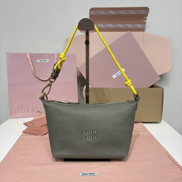 Miu's new canvas lunch box bag canvas green is made of twill waterproof canvas f