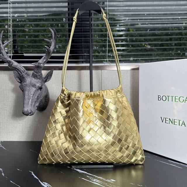 Model: 6048 Medium Dustbag Clutch in Gold I declare that the Dustbag underarm ba