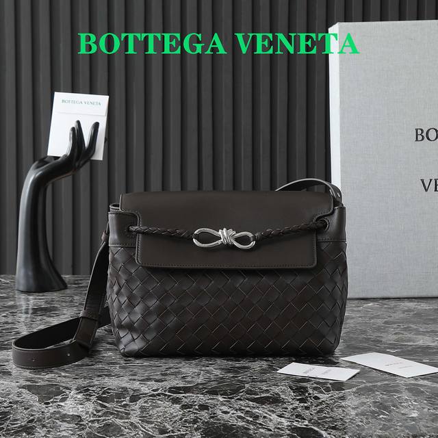 Bv's different Andiamo, the new size is amazing~ Model number: 815781 Bv Andiamo