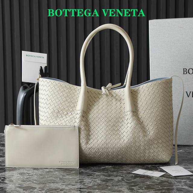 Style No.: 817166 Bv Pinacoteca Double-Sided Tote This new double-sided tote bag