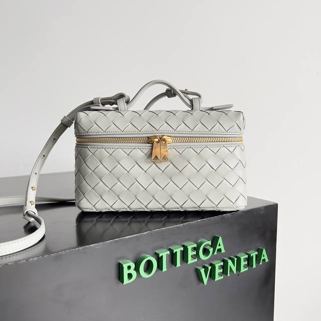 Style number: 789109, Bottega Veneta 24 Spring/Summer Woven Zipper Crossbody Bag