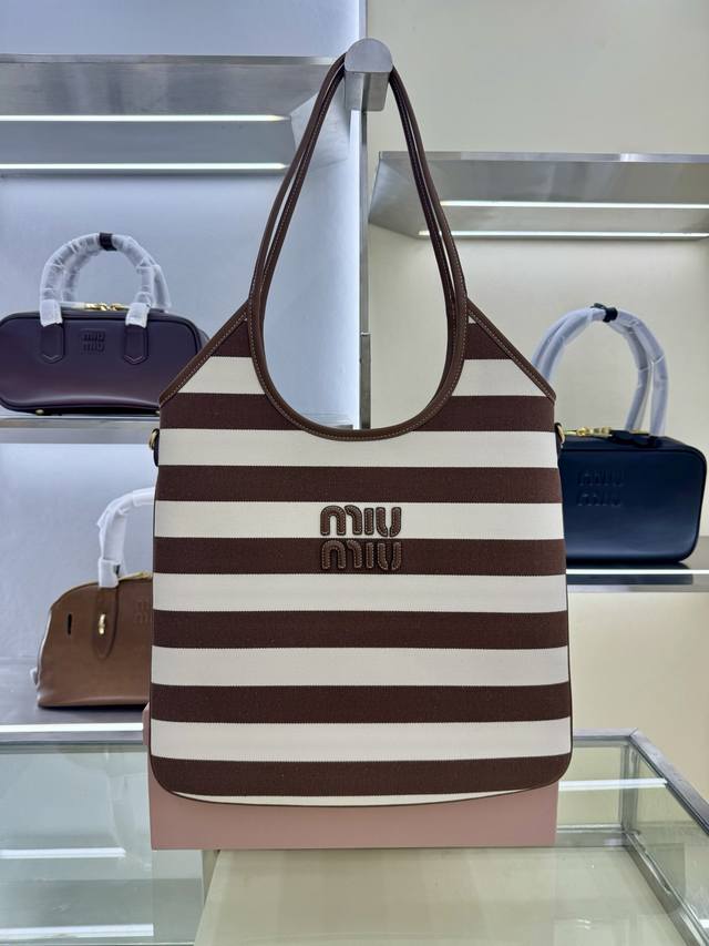 Model: 30879B Coffee color striped tote bag The latest color striped canvas tote