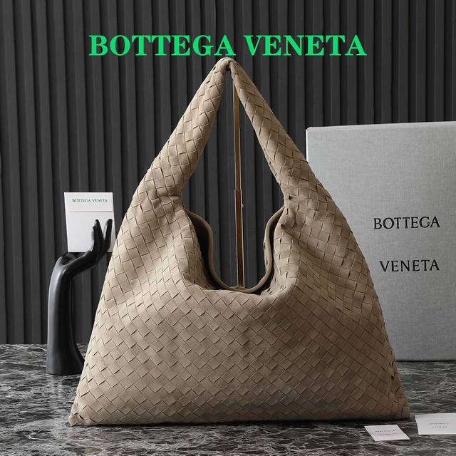 Model number: 80860 Bv's new Hop large size is so special Bottega Veneta returns
