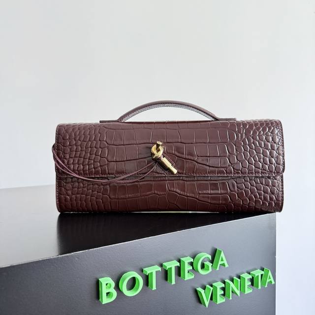 Model No.: 741511 Bv Andiamo evening clutch, I am so attracted to it again~ In t