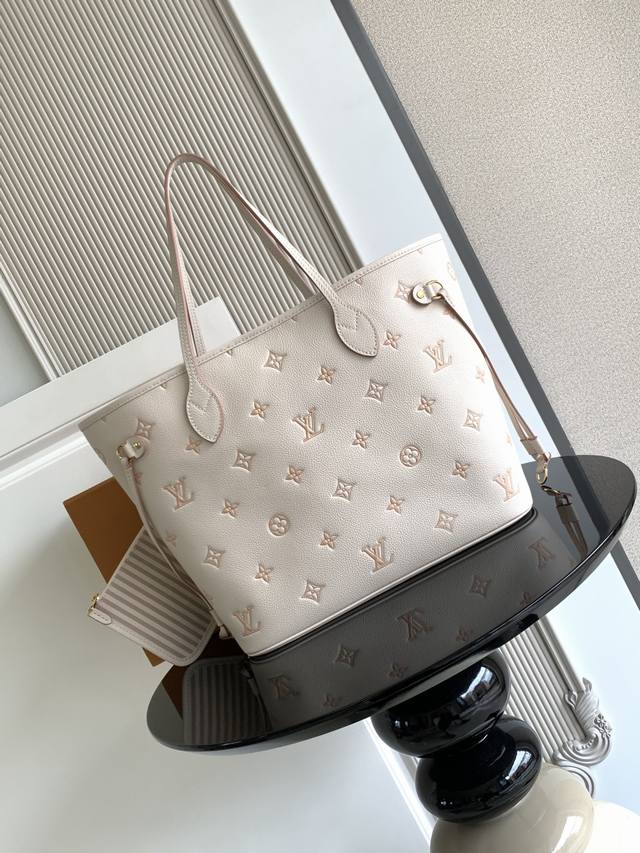 Super dynamic chip Model: M14285 Leather: Italian leather Hardware: Imported all
