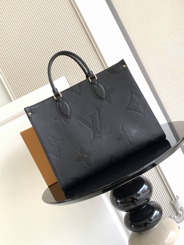 Superior Dynamic Chip This medium tote is made of soft grained cowhide leather,