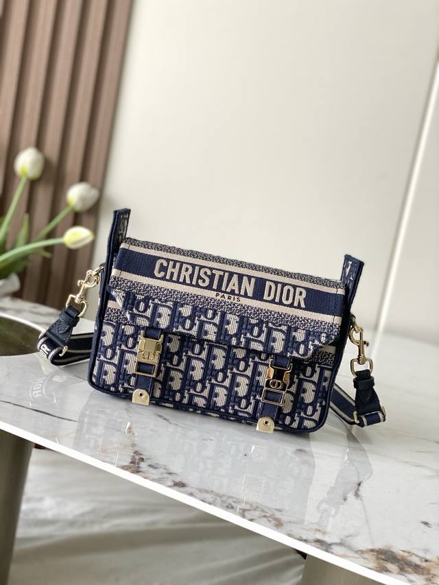 Dior 1:1 counter genuine top imported original embroidered small messenger bag m