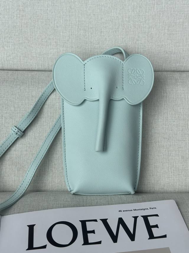 original leather new product model 1004 Iloewe's new elephant phone bag is so cu