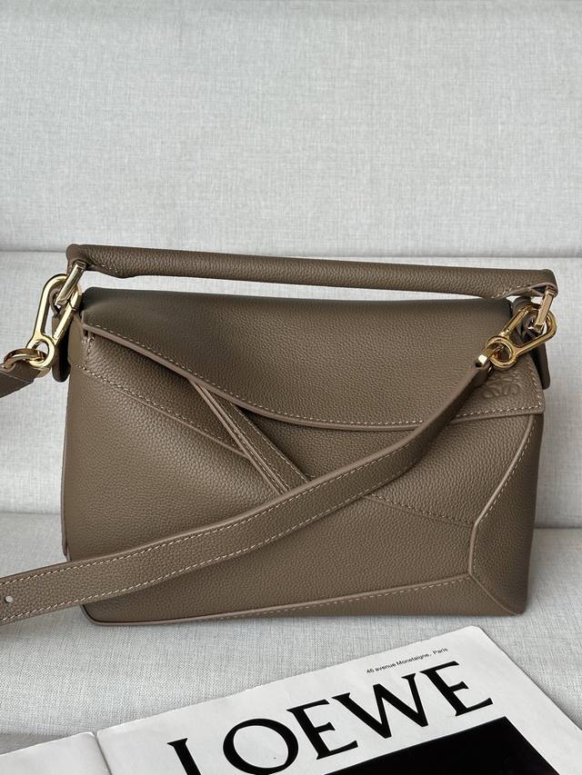Original leather Bag Small size 24Cm Taupe Latest version Adjustable strap Debut