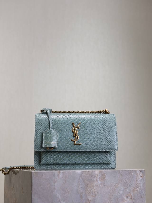 Authentic Aqua green python pattern with gold buckle Sunset 22Cm_ The invincible