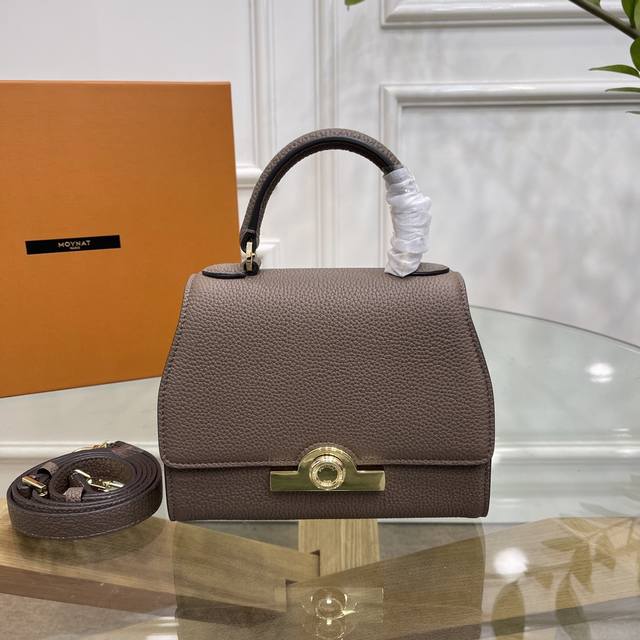 Moynat R