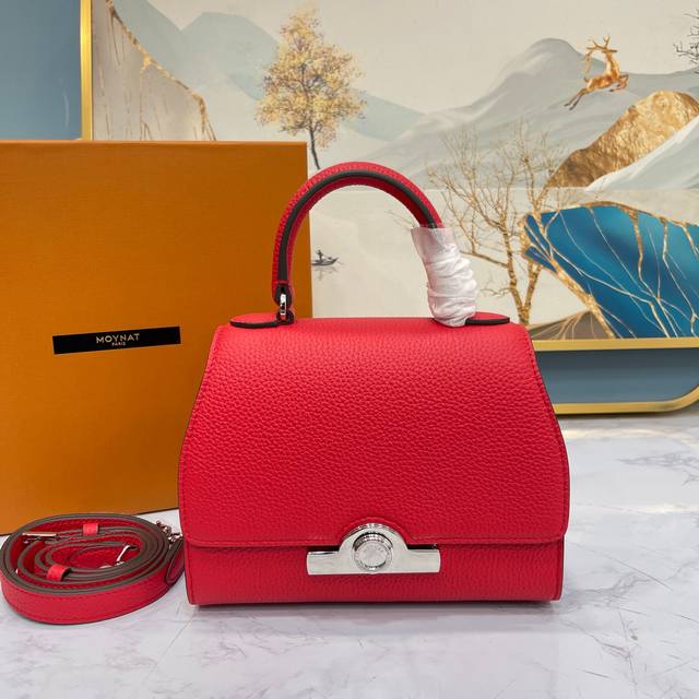 New color, small size Moynat R