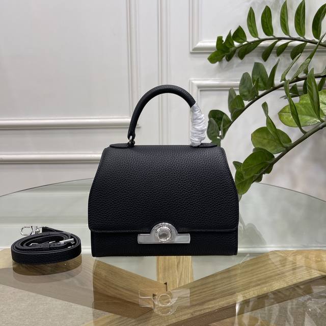 Moynat R