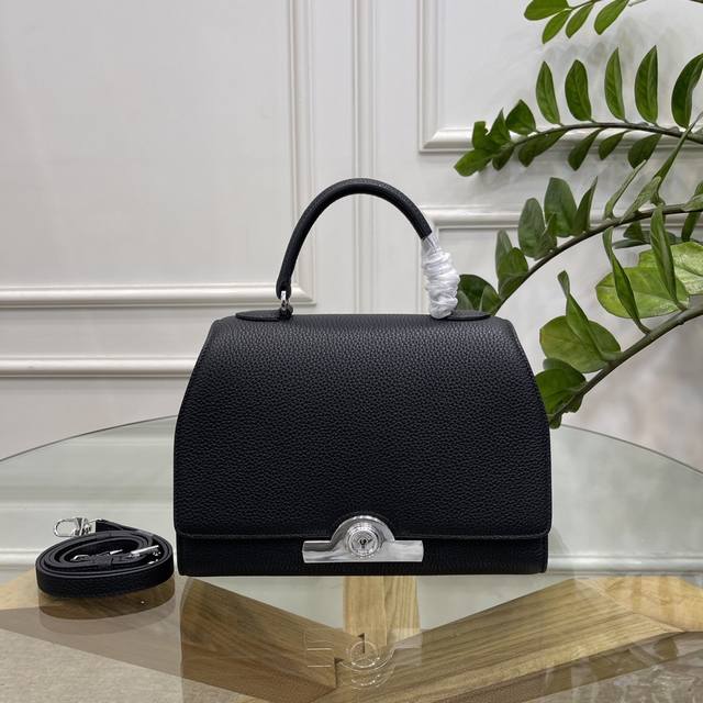 Moynat R