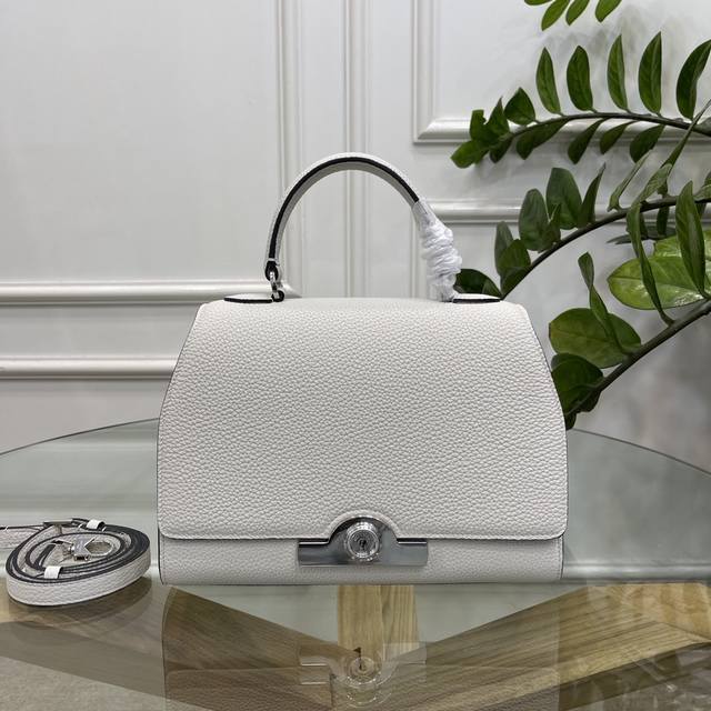 Moynat R