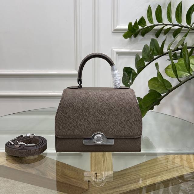 Moynat R