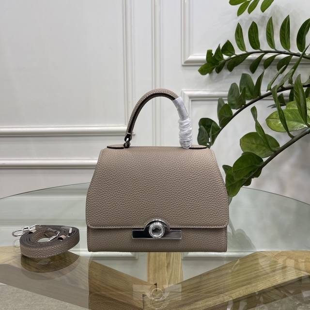 Moynat R