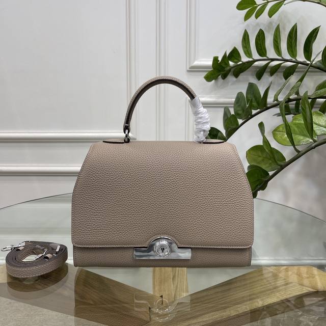 Moynat R