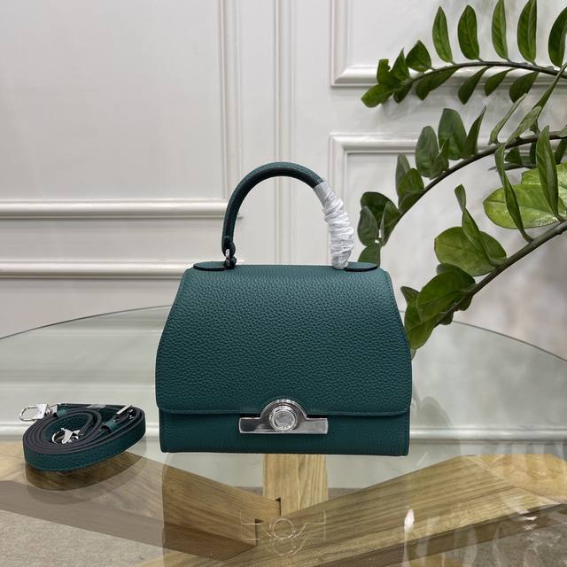 Moynat R