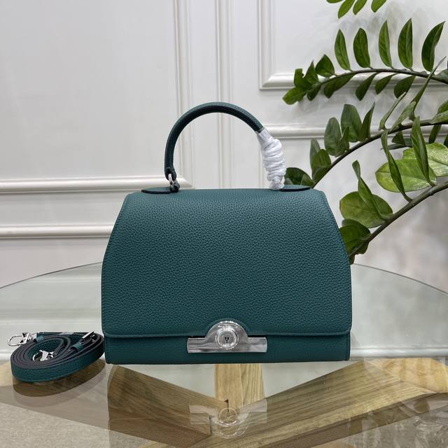 Moynat R