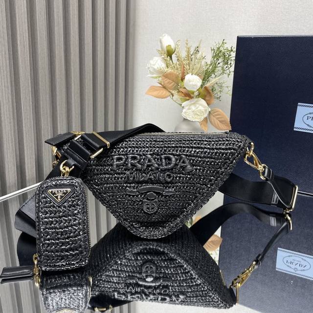 Top original straw triangle bag 1Bh190 This hand-woven triangle bag is so good.